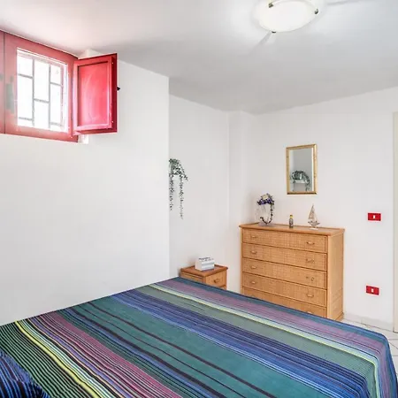 Emerald House מרינה די מנקוורסה